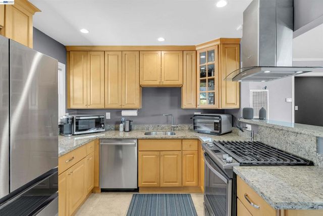 2518 Tara Hills Dr, San Pablo, CA 94806