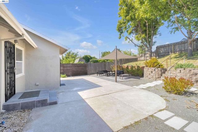 2518 Tara Hills Dr, San Pablo, CA 94806