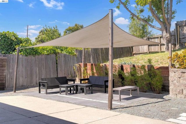 2518 Tara Hills Dr, San Pablo, CA 94806