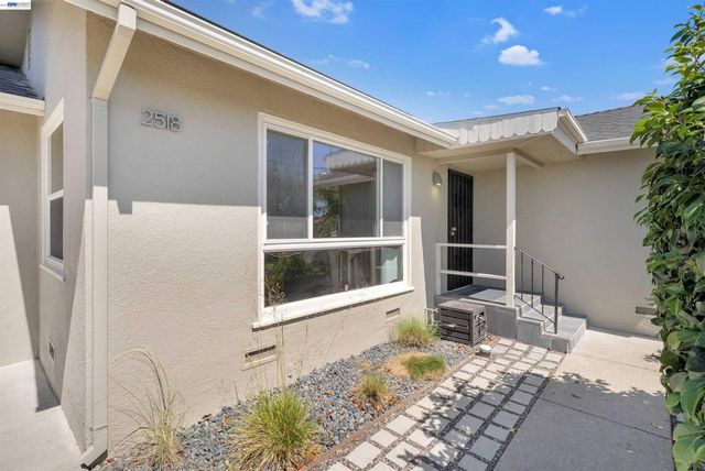 2518 Tara Hills Dr, San Pablo, CA 94806