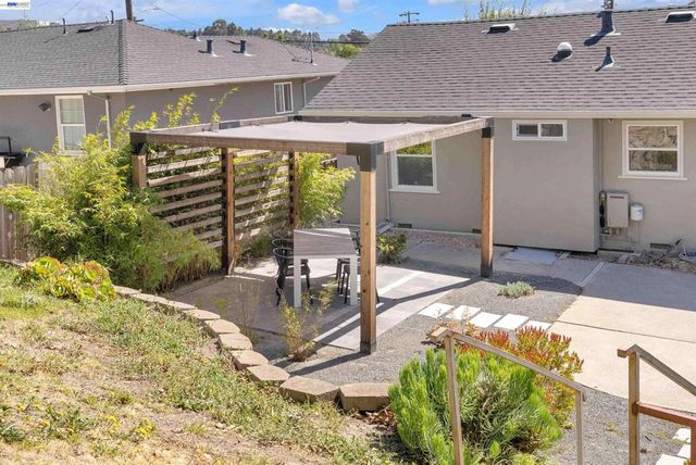 2518 Tara Hills Dr, San Pablo, CA 94806