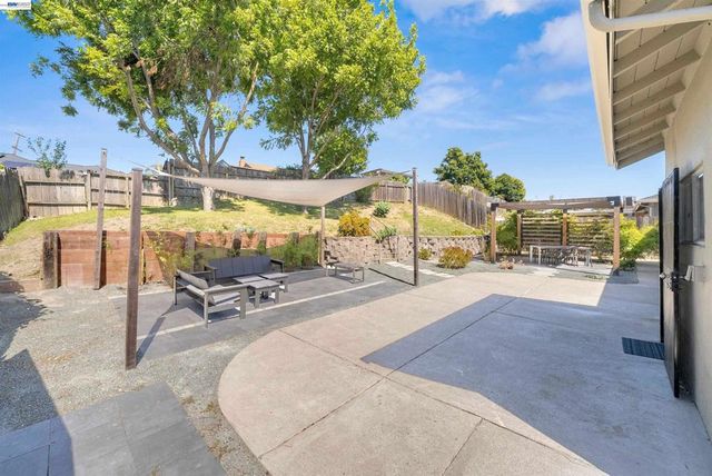 2518 Tara Hills Dr, San Pablo, CA 94806