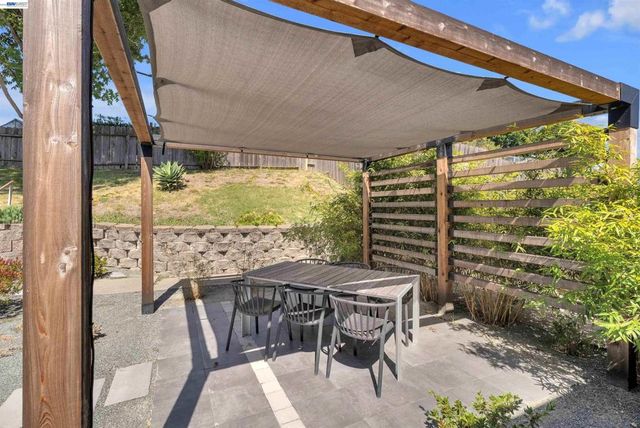 2518 Tara Hills Dr, San Pablo, CA 94806