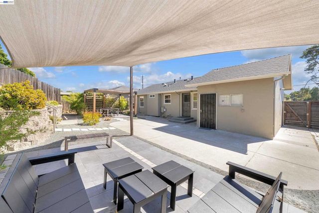 2518 Tara Hills Dr, San Pablo, CA 94806