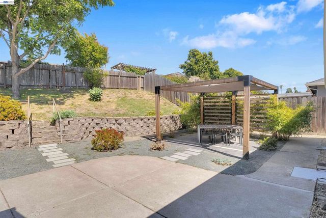 2518 Tara Hills Dr, San Pablo, CA 94806