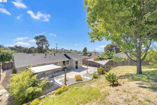 2518 Tara Hills Dr, San Pablo, CA 94806