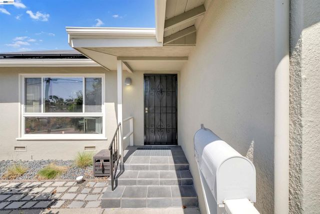 2518 Tara Hills Dr, San Pablo, CA 94806