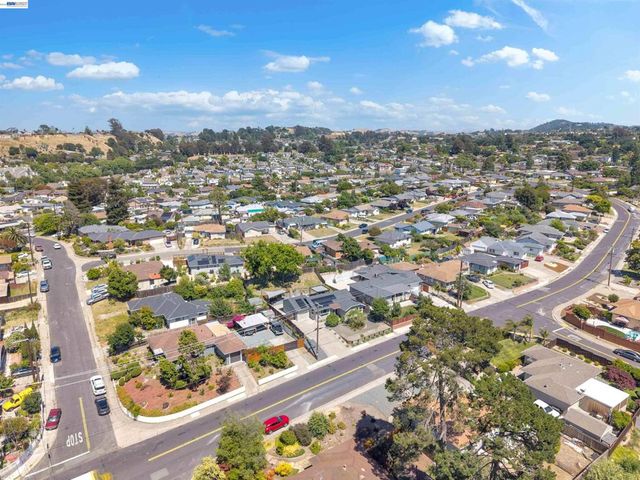 2518 Tara Hills Dr, San Pablo, CA 94806