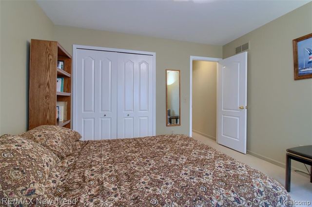 29504 Sylvan Lane, Farmington Hills, MI 48334