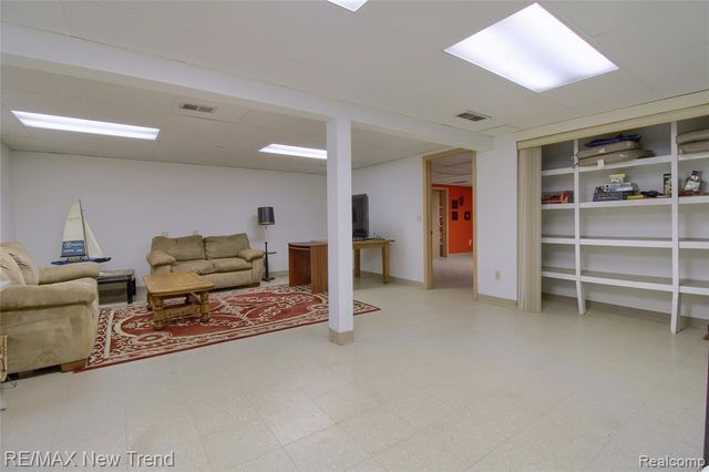 29504 Sylvan Lane, Farmington Hills, MI 48334