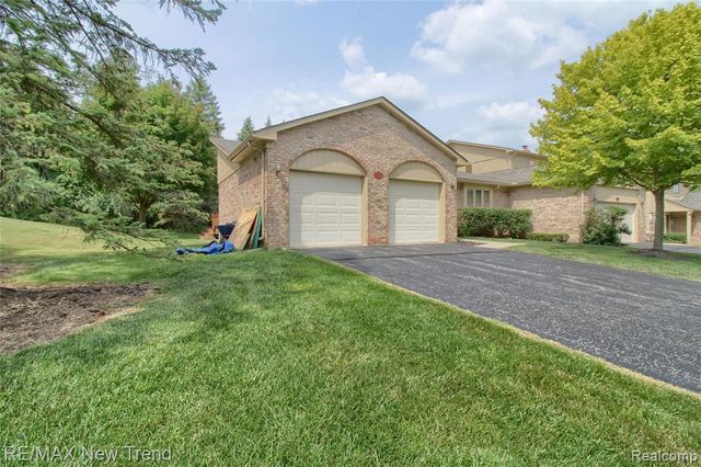 29504 Sylvan Lane, Farmington Hills, MI 48334