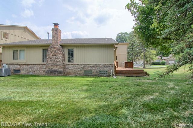 29504 Sylvan Lane, Farmington Hills, MI 48334