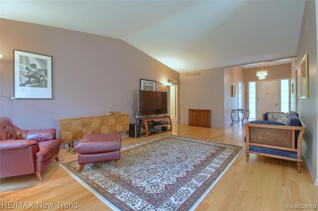 29504 Sylvan Lane, Farmington Hills, MI 48334