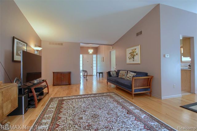 29504 Sylvan Lane, Farmington Hills, MI 48334
