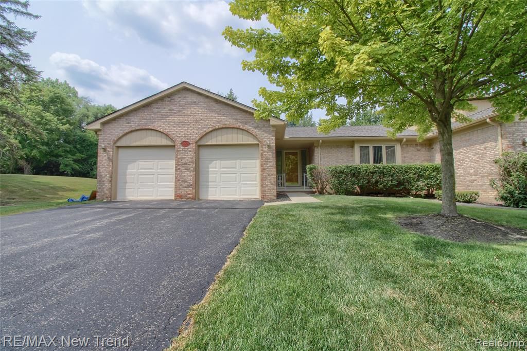 29504 Sylvan Lane, Farmington Hills, MI 48334