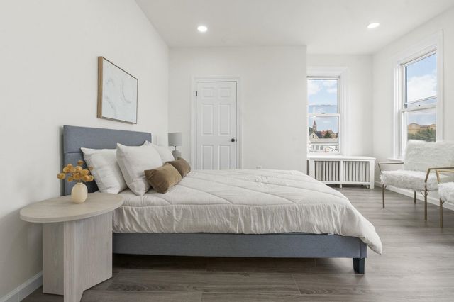 10 EAST 45TH ST, Bayonne, NJ 07002
