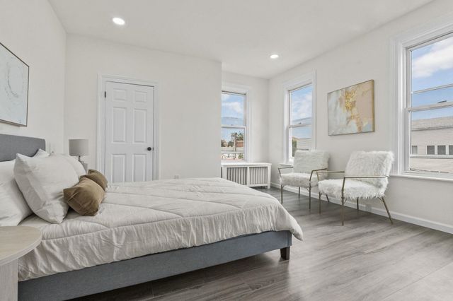 10 EAST 45TH ST, Bayonne, NJ 07002