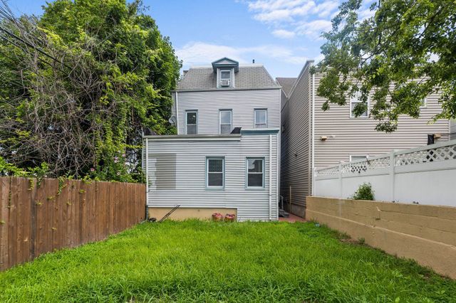 10 EAST 45TH ST, Bayonne, NJ 07002