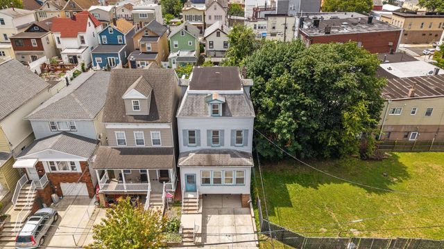 10 EAST 45TH ST, Bayonne, NJ 07002