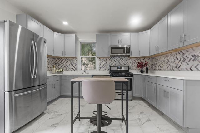 10 EAST 45TH ST, Bayonne, NJ 07002