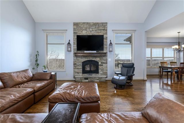 17384 Blue Moon Lane, Tonganoxie, KS 66086