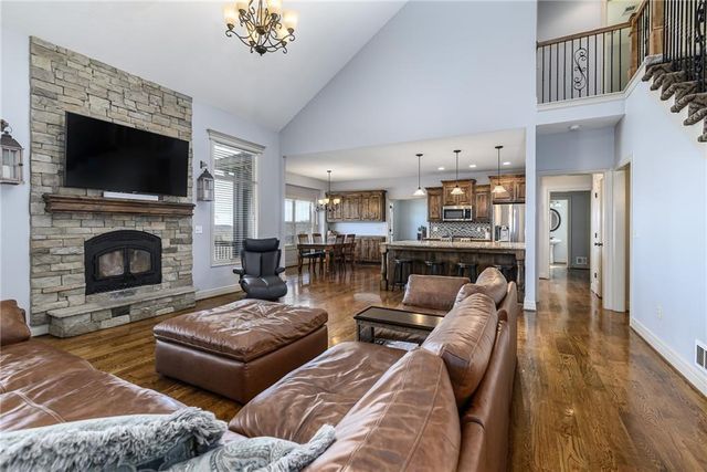 17384 Blue Moon Lane, Tonganoxie, KS 66086