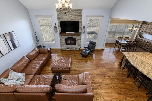 17384 Blue Moon Lane, Tonganoxie, KS 66086