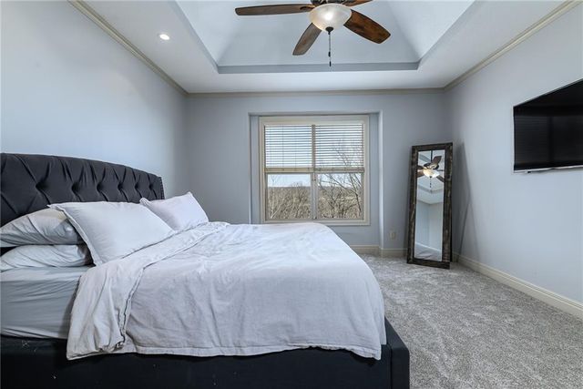 17384 Blue Moon Lane, Tonganoxie, KS 66086