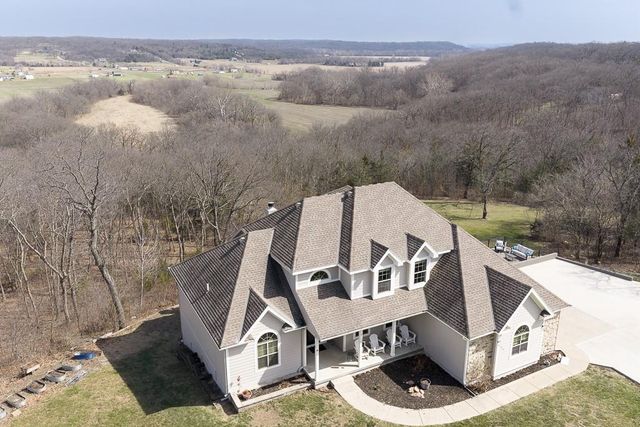 17384 Blue Moon Lane, Tonganoxie, KS 66086