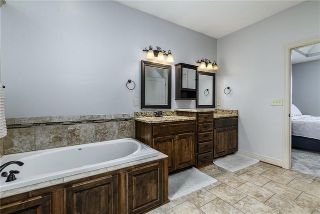 17384 Blue Moon Lane, Tonganoxie, KS 66086