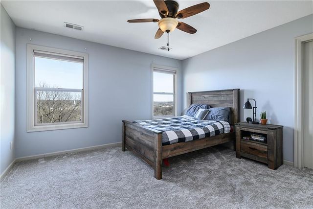 17384 Blue Moon Lane, Tonganoxie, KS 66086