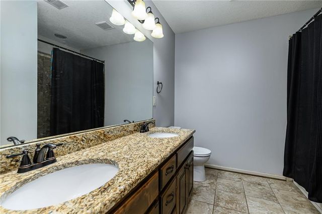 17384 Blue Moon Lane, Tonganoxie, KS 66086