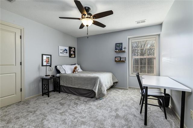 17384 Blue Moon Lane, Tonganoxie, KS 66086