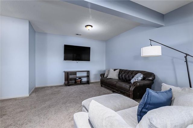 17384 Blue Moon Lane, Tonganoxie, KS 66086