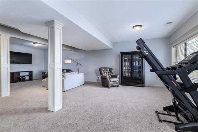 17384 Blue Moon Lane, Tonganoxie, KS 66086