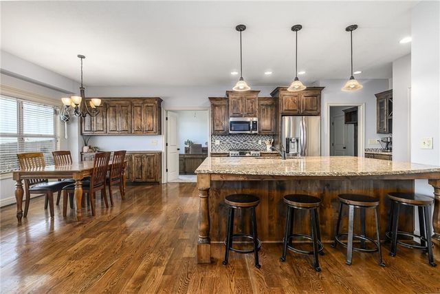 17384 Blue Moon Lane, Tonganoxie, KS 66086