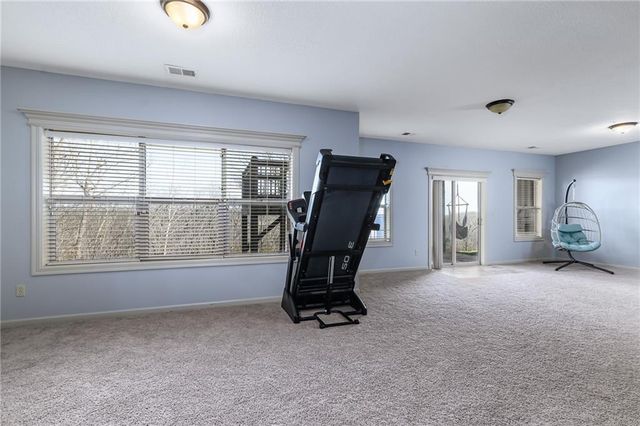 17384 Blue Moon Lane, Tonganoxie, KS 66086