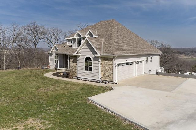 17384 Blue Moon Lane, Tonganoxie, KS 66086