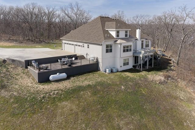 17384 Blue Moon Lane, Tonganoxie, KS 66086