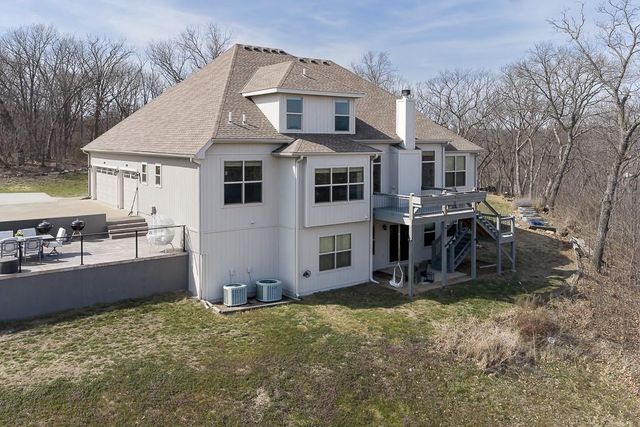 17384 Blue Moon Lane, Tonganoxie, KS 66086