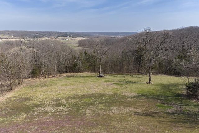 17384 Blue Moon Lane, Tonganoxie, KS 66086