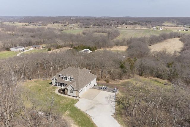 17384 Blue Moon Lane, Tonganoxie, KS 66086