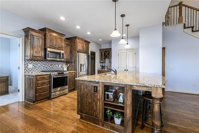 17384 Blue Moon Lane, Tonganoxie, KS 66086