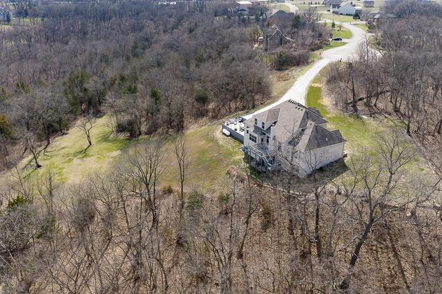 17384 Blue Moon Lane, Tonganoxie, KS 66086