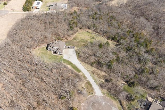 17384 Blue Moon Lane, Tonganoxie, KS 66086