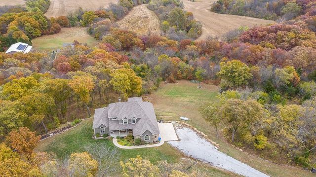 17384 Blue Moon Lane, Tonganoxie, KS 66086