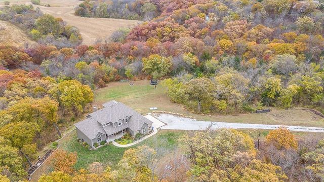 17384 Blue Moon Lane, Tonganoxie, KS 66086