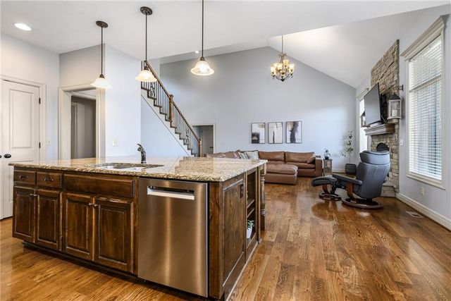 17384 Blue Moon Lane, Tonganoxie, KS 66086