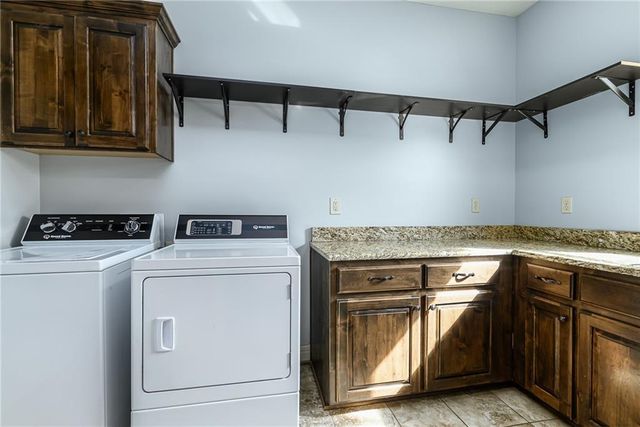 17384 Blue Moon Lane, Tonganoxie, KS 66086