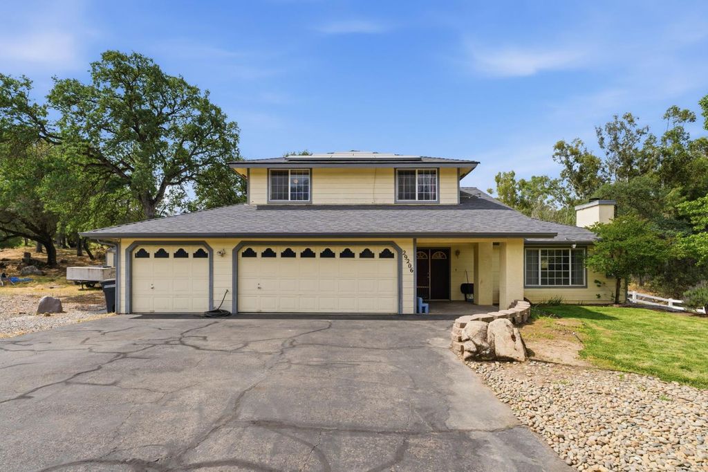 Image 1 of property listing at 29206 Yosemite Springs Parkway, Coarsegold, CA 93614